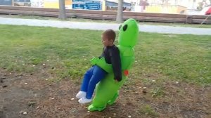 Надувной зеленый костюм инопланетянина из Китая с aliexpress | В костюме инопланетянина на улице