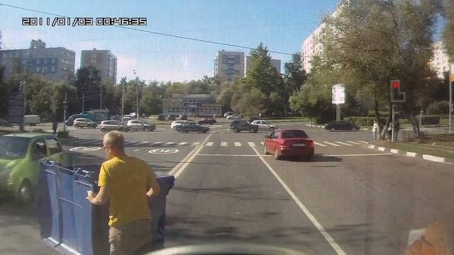 Мусорный контейнер перешёл дорогу. смотреть онлайн