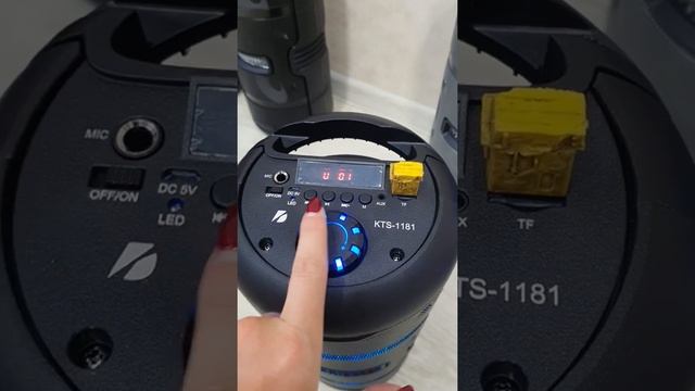 Портативная Bluetooth колонка KTS-1181 с микрофоном смотреть онлайн