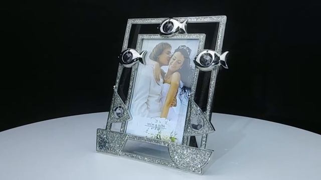 PF10177B - Металлическая фоторамка с рыбками и парусниками со стразами. смотреть онлайн