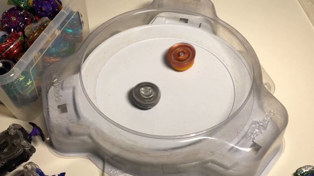 РАНДОМ БИТВА ПРЕДЫДУЩИХ ВОЛЧКОВ / Бейблэйд Бёрст / Beyblade Burst смотреть онлайн