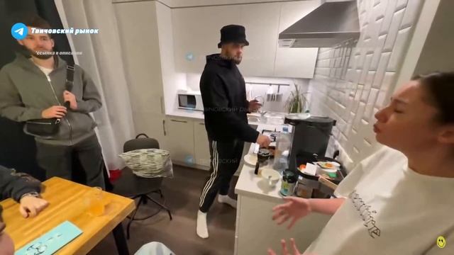 ?КАРОЛИНА ПАРОДИРУЕТ ЭКСАЙЛА?