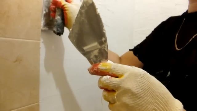 Декоративное покрытие в ванной комнате. Нанесение материала . смотреть онлайн