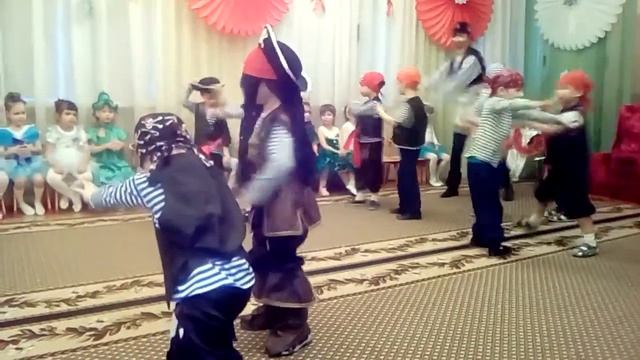 Танец пиратов бармалеев на новогоднем утреннике в детском саду смотреть онлайн