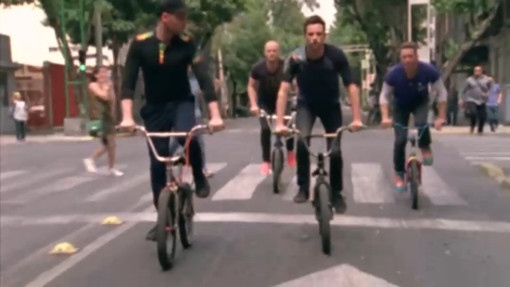 Coldplay - A Head Full Of Dreams (Official video) 2016 смотреть онлайн