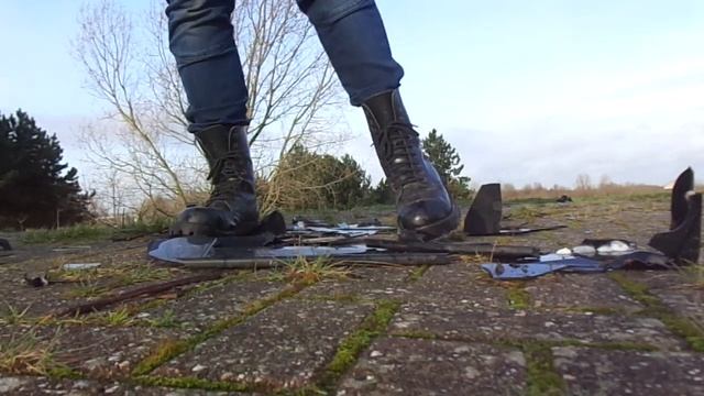 Steel Ranger / Army Boots vs plastic crate, stomp, trample and destroy смотреть онлайн
