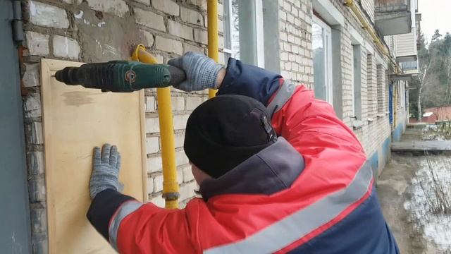 Установка информационных стендах перед входной группой. смотреть онлайн