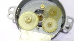 Синхронный двигатель из микроволновки.Что внутри?