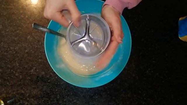 Пушистые оладьи. Очень простой рецепт очень вкусных оладушек смотреть онлайн