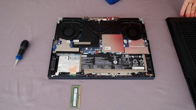 Augmentation de la mémoire sur le LENOVO Legion 5. Démontage et test ! смотреть онлайн