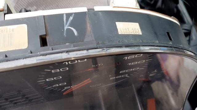 #audi80b3 при включении поворота горит индикация дальнего света смотреть онлайн