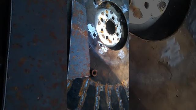 Роторная коса самодельная.Держатели ножей. смотреть онлайн