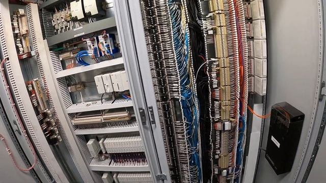 Day In The Life Of An Industrial Electrician - Starting a New VFD Project смотреть онлайн
