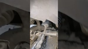 Мазда Демио DY3W 2003г.в. Замена втулок стабилизатора переднего.