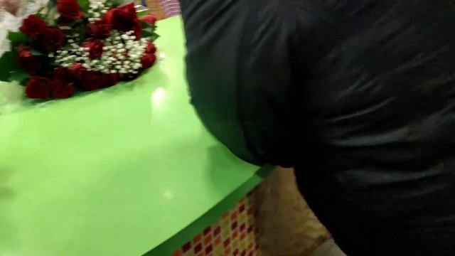 НОВОГОДНИЕ ПОДАРКИ СЕМЬЕ | БУКЕТ РОЗ МАМЕ | ЗАФИКСИРОВАНО смотреть онлайн