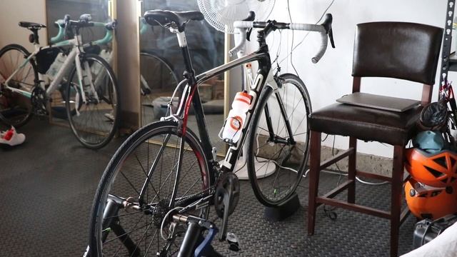 A Three Minute Review of the WAHOO KICKR SNAP smart bike trainer смотреть онлайн