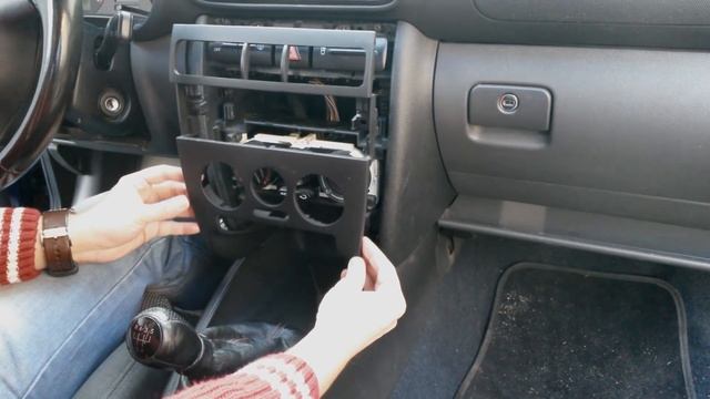 CD Player / Center Console - Removal - Seat Leon 1m / Toledo 2 TUTORIAL смотреть онлайн