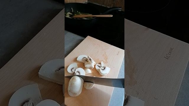 Макароны из твердых сортов пшеницы с овощами смотреть онлайн