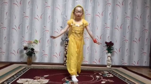 Мои дочки Нурайым . Индийские танцы. смотреть онлайн