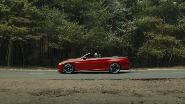 MOLECULES 02 ESCENTRIC MOLECULE