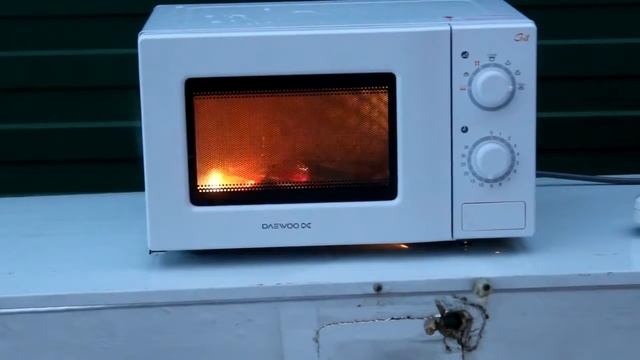 Эксперимериментатор Что будет,если 17 зажигалок положить в микроволновку 720p смотреть онлайн