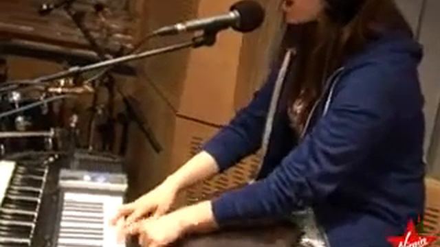 Kate Nash - Foundations (Live Virgin Radio) смотреть онлайн