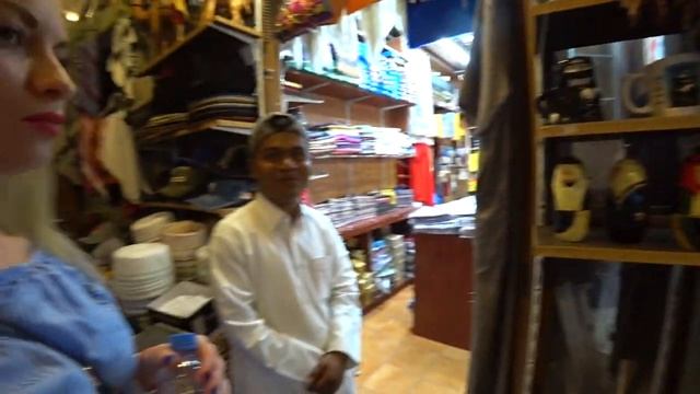 Шопинг на арабском рынке в Дохе Shopping in the Arab market in Doha ( english subtitles) смотреть онлайн
