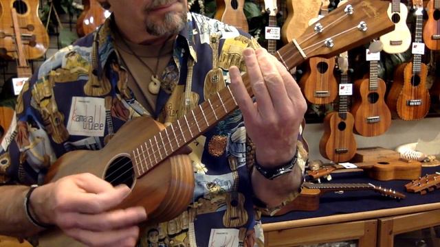 "Love Me Tender" on Martin Style T1K Hawaiian Koa Tenor #3997 @ Ukulele Mania, Tokyo смотреть онлайн