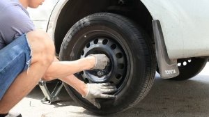 Установка тормозного барабана и колеса Toyota Corolla Spacio