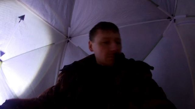 Зимняя рыбалка в палатке ночью.Ловля леща на безмотылку. смотреть онлайн