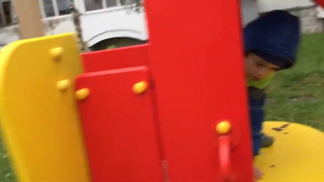 Машина с рулём!... Гатчина. Детская площадка на ул. Генерала Кныша (напротив ТРК "Пилот"). 18:59 смотреть онлайн