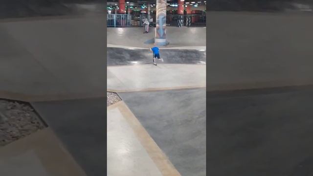 Мега Екатеринбург. Катаю на трюковом самокате в скейтпарке смотреть онлайн