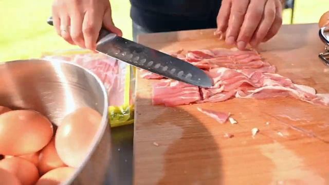 не просто яичница, а настоящий мужской завтрак смотреть онлайн