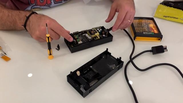 Consertando a fonte do Xbox One - Luz laranja смотреть онлайн