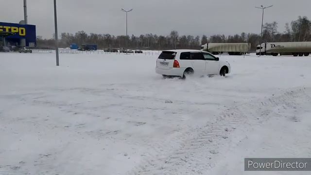 Toyota Fielder 4WD | Филдер валит боком ) смотреть онлайн