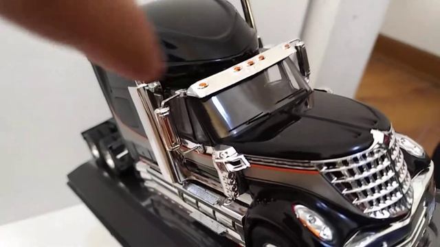 Unboxing Camión International Lonestar 1:43 IXO Models смотреть онлайн