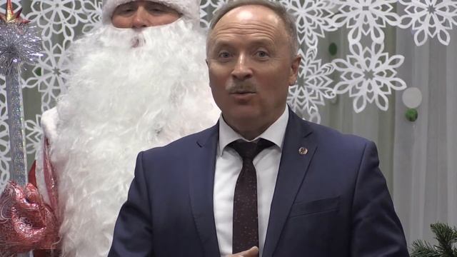 Воспитанники реабилитационного центра принимают поздравления с Новым Годом. 2018.12.20 смотреть онлайн
