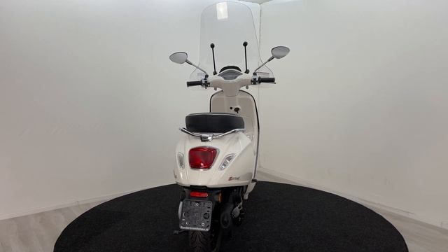 VESPA SPRINT 25KM CARBON EDITION BIANCO bij Sunder Bromfietsen смотреть онлайн
