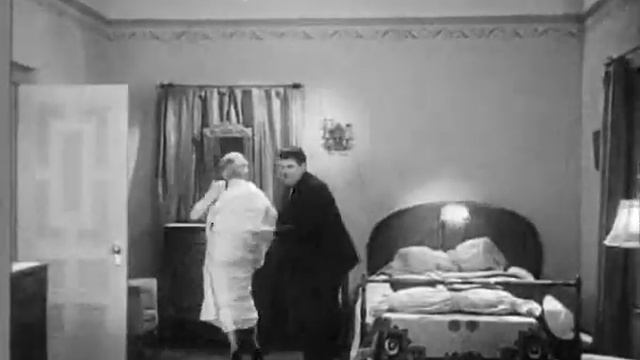 O Gordo e o Magro - Destruidor de lares (1929) смотреть онлайн