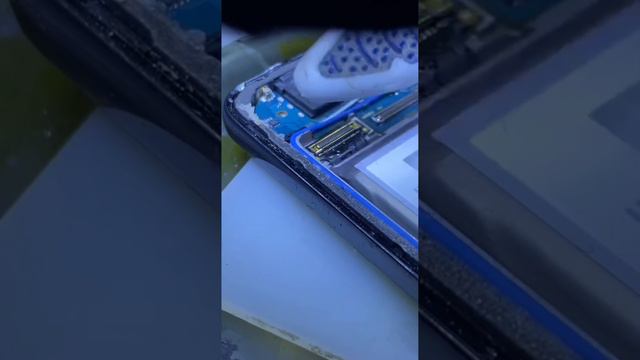 Samsung a52 не включается, не заряжается, но издает звуки, нет изображения, полосит или мерцает🤔 смотреть онлайн