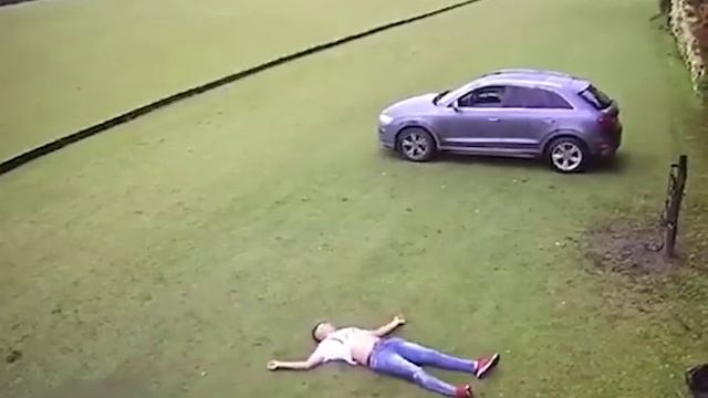 Не подходите к лошади сзади ? смотреть онлайн