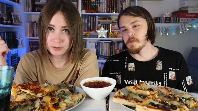 ГОТОВИМ ПИЦЦУ И ПЫТАЕМСЯ ЕЕ СЪЕСТЬ ? мукбанг