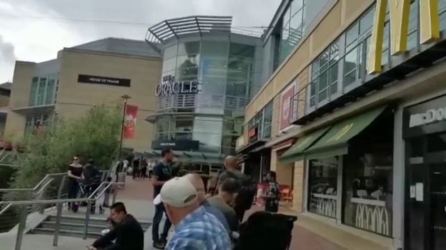 River side view of oracal Mall Reading England UK смотреть онлайн