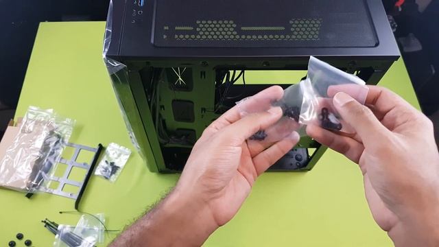 Gabinete Corsair Carbide SPEC-DELTA RGB - Unboxing смотреть онлайн