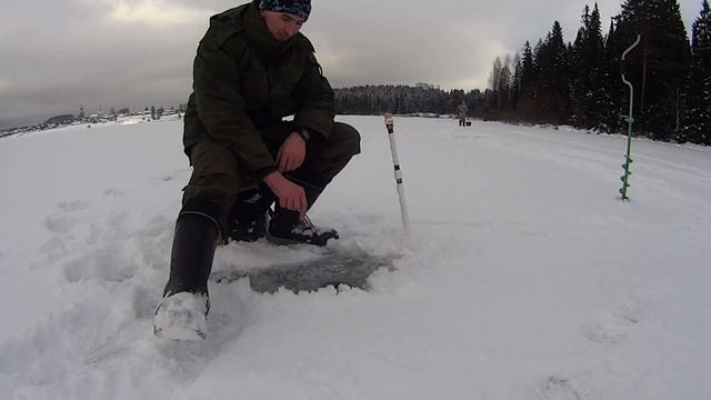 Зимняя рыбалка, в поисках рыбы, полнолуние,клева нет. 25 11 2018 смотреть онлайн