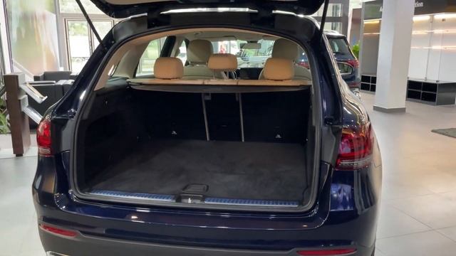 Giao Ngay Mercedes GLC 200 4Matic Mới 2023 Phiên Bản V1 Giao Ngay Màu Xanh Nội Thất Kem.