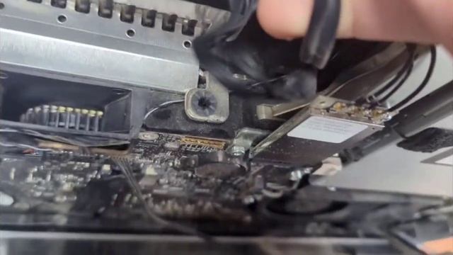 Installing Ubuntu Linux on an Apple iMac A1311 + Hard Drive Replacement | CompuMatter Tutorial смотреть онлайн