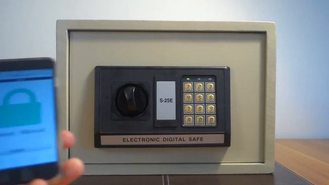 Control an Electronic Safe with a Raspberry Pi GPIO Relay PHP Apache MySQL iPhone смотреть онлайн