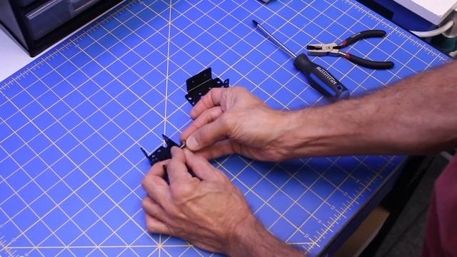 Robot Arm & Controller - Building the DFRobot 5 DOF Robot Arm смотреть онлайн