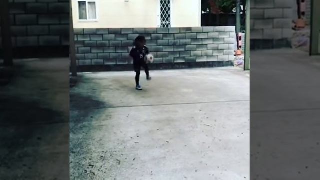 The 100 juggles Challenge soccer/football смотреть онлайн